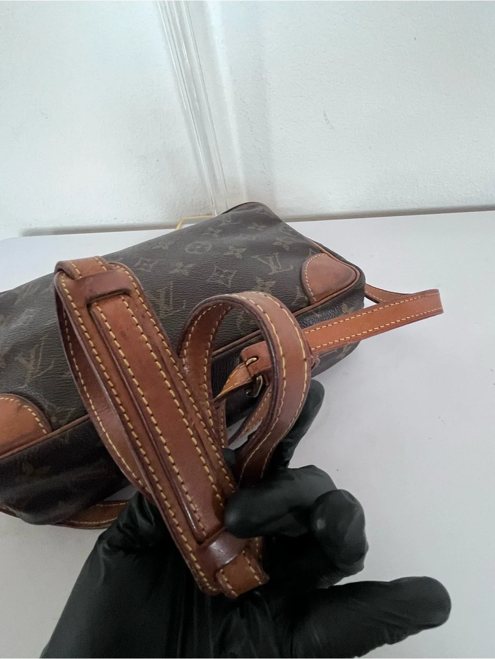LOUIS VUITTON TROCADERO 27 MONOGRAM SHOULDER BAG.